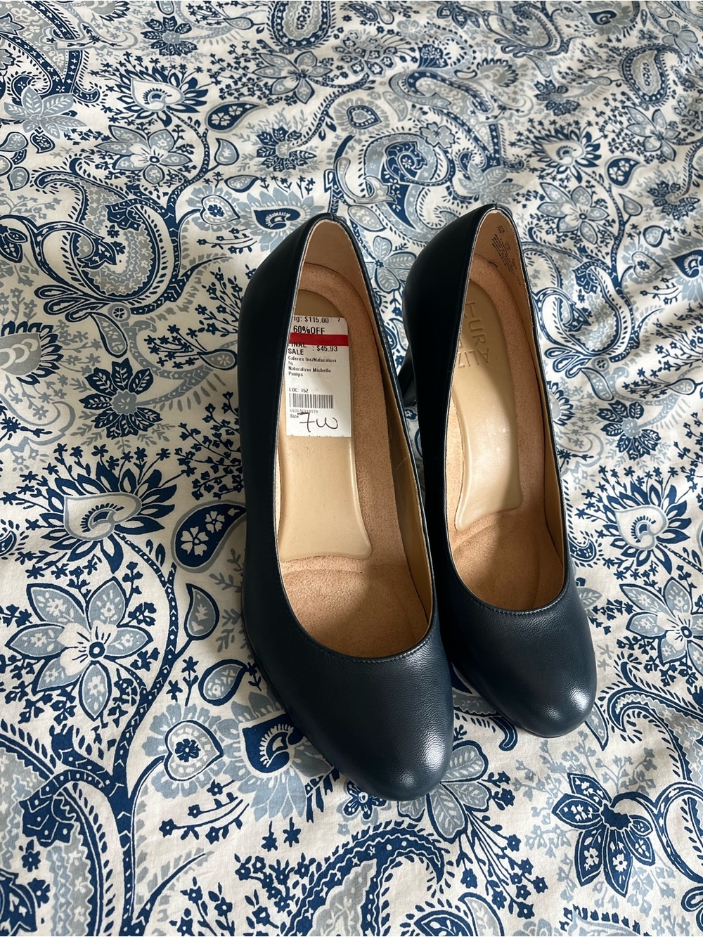 Naturalizer Navy Round-Toe Pump